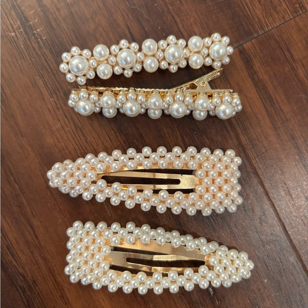 Set of 2 Elegant Pearl Hair Clips